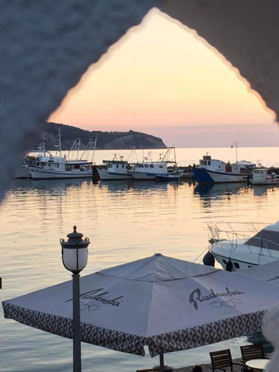 First Row To The Sea - Maremi Izola Apartment Terrace Exterior foto